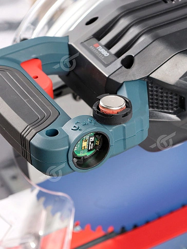 Торцовочная пила аккумуляторная Bosch GCM 18V-305GDC