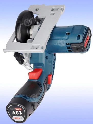 Циркулярная пила аккумуляторная Bosch GKS 12V-LI