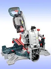 Торцовочная пила аккумуляторная Bosch GCM 18V-305GDC